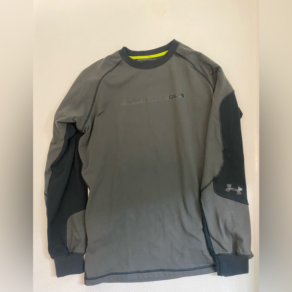 Under Armour Men's Black and Gray Cold Gear Catalyst Shirt
